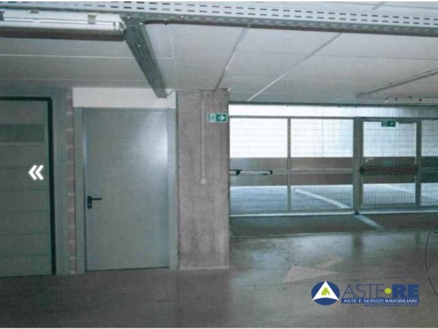Case - Posto auto - via simonini n.14