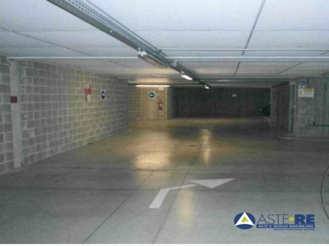 Case - Posto auto - via simonini n.14