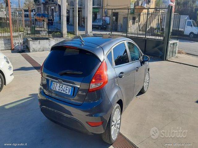 Auto - Ford fiesta 1.4 5p. bz.- gpl titanium