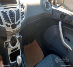 Auto - Ford fiesta 1.4 5p. bz.- gpl titanium