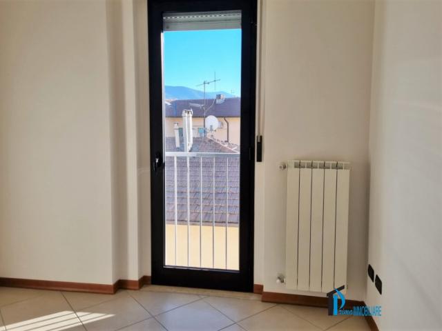 Case - Semicentro: trilocale pari al nuovo non mobiliato con posto auto