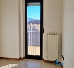 Case - Semicentro: trilocale pari al nuovo non mobiliato con posto auto