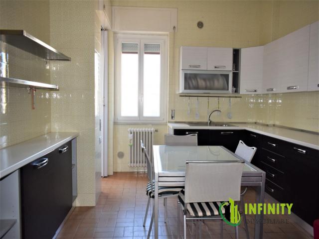 Case - Appartamento di mq 125 circa in via della croce con garage e posto auto