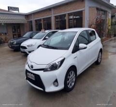 Auto - Toyota yaris 1.5 hybrid 5p. style