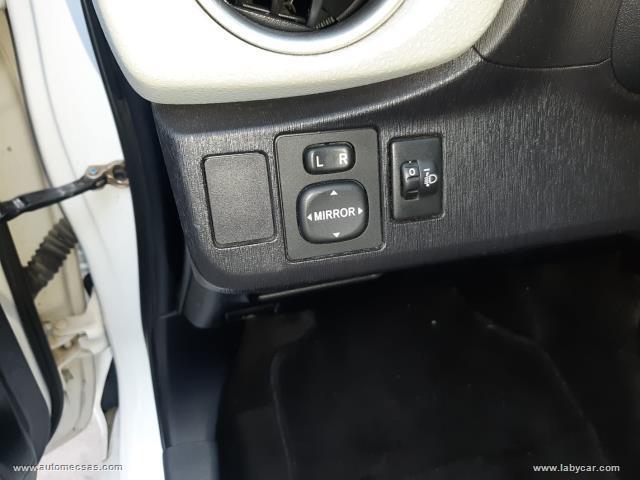 Auto - Toyota yaris 1.5 hybrid 5p. style