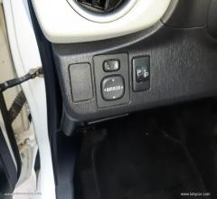 Auto - Toyota yaris 1.5 hybrid 5p. style