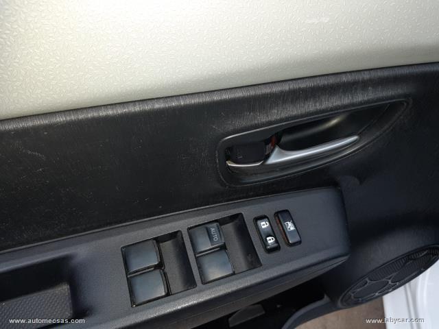 Auto - Toyota yaris 1.5 hybrid 5p. style