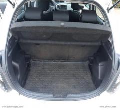 Auto - Toyota yaris 1.5 hybrid 5p. style