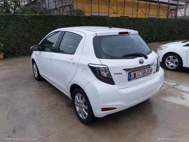 Auto - Toyota yaris 1.5 hybrid 5p. style
