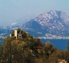 Case - Fabbricato da ristrutturare in vendita a lecco.