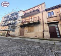 Appartamenti in Vendita - Casa indipendente in vendita a cittanova centrale